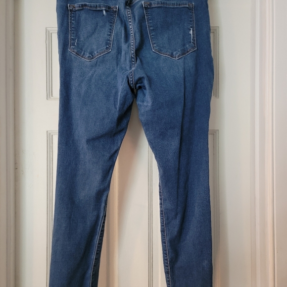 Women's Old Navy Rockstar Mid Rise Jeans.  Size 14 EUC - Picture 6 of 8